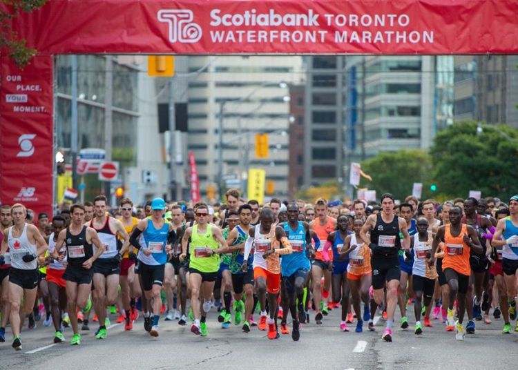 วิ่งรอบโลก : งานแข่งวิ่ง Toronto Waterfront Marathon – ประเทศแคนาดา